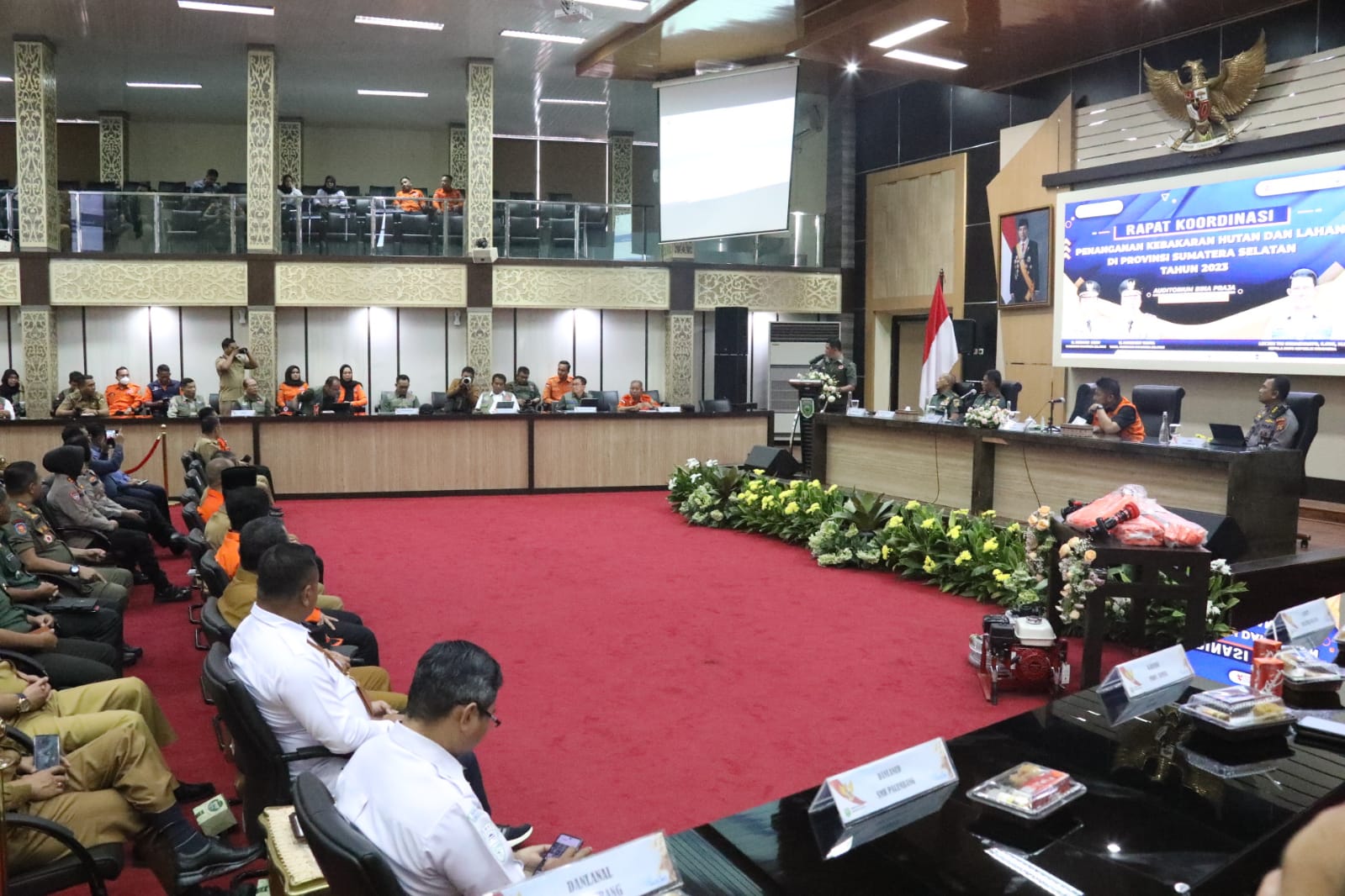 Suasana Rapat Koordinasi Penanganan Kebakaran Hutan dan Lahan di Kantor Gubernur Sumatera Selatan, Palembang, Sumatera Selatan pada Selasa (12/9).
